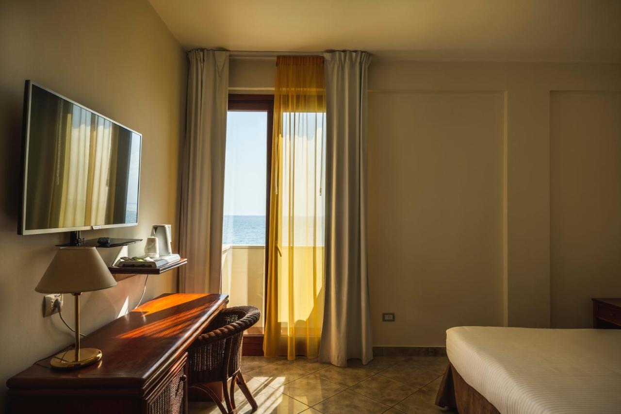 Apulia Hotel Taranto Ara Solis Lido Azzurro Exterior photo