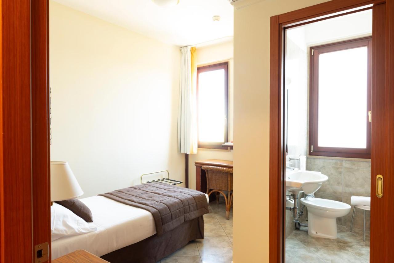 Apulia Hotel Taranto Ara Solis Lido Azzurro Exterior photo
