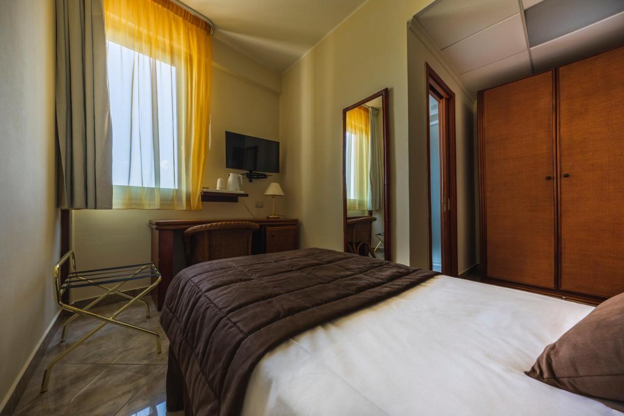 Apulia Hotel Taranto Ara Solis Lido Azzurro Exterior photo