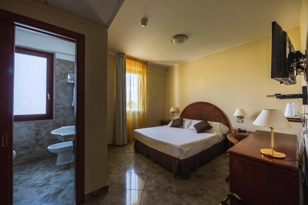 Apulia Hotel Taranto Ara Solis Lido Azzurro Exterior photo