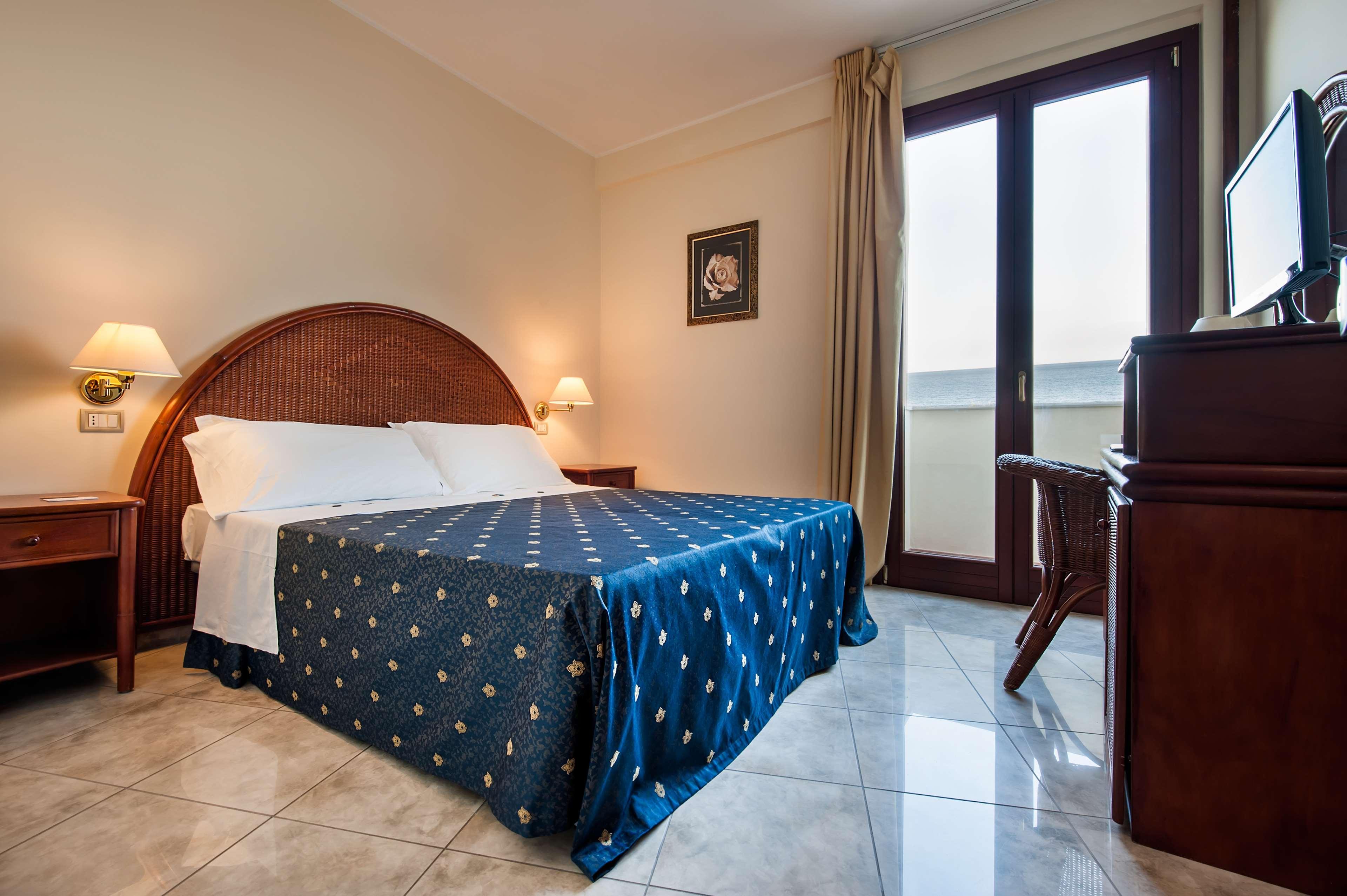 Apulia Hotel Taranto Ara Solis Lido Azzurro Exterior photo
